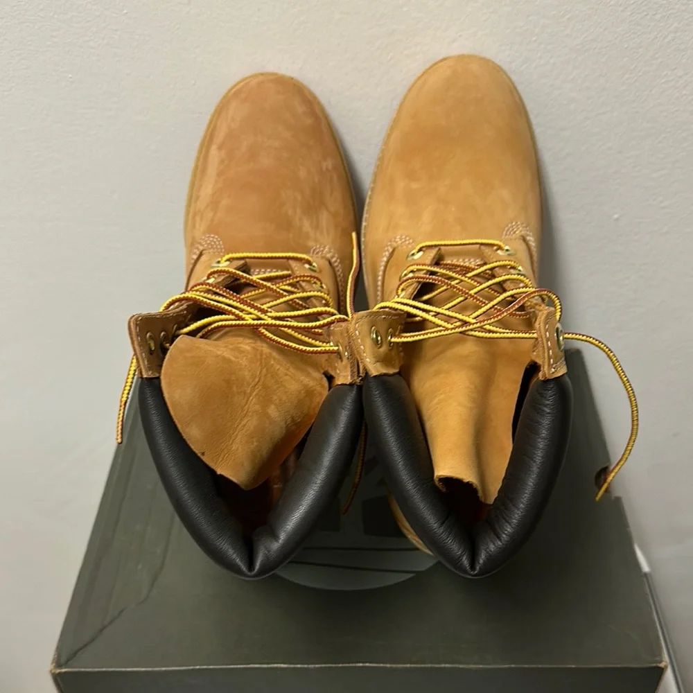 HOST PICK 🎁🎁🛍️ Timberland Tan and Black Ankle Boots with Nubuck Leather. - Picture 3 of 12
